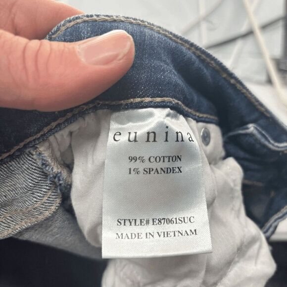 Eunina Women's Jean Frankie Girlfriend Mid Rise Crop Destroyed Blue Size 3 30x26 - Picture 6 of 7